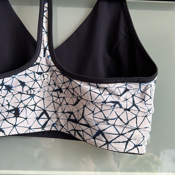 lululemon Reversible Sports Bra in Navy/Print - Picture 6 of 6